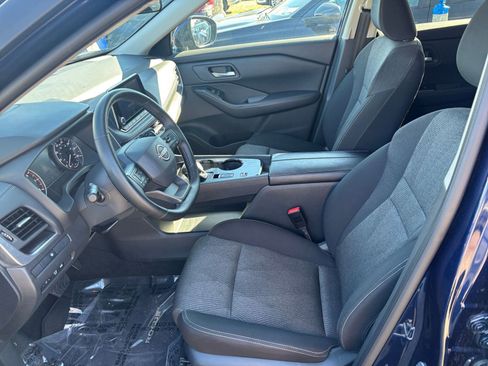 Used 2025 Nissan Rogue SV image 29