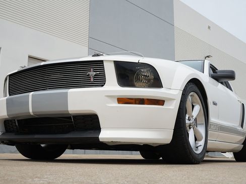 Used 2007 Ford Mustang GT RWD image 4