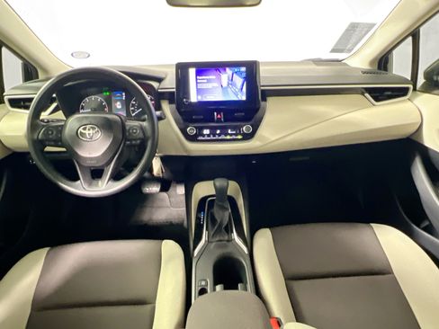 Used 2025 Toyota Corolla LE FWD image 28