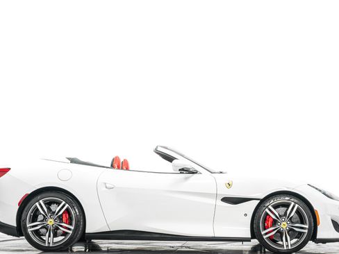 Used 2019 Ferrari Portofino RWD image 2