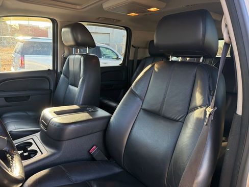 Used 2013 Chevrolet Suburban 2500 LT image 21