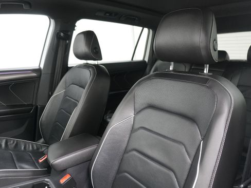 Used 2022 Volkswagen Tiguan SEL R-Line image 11