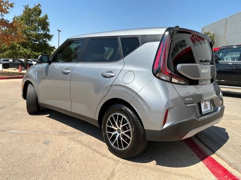 Used 2023 Kia Soul FWD image 8
