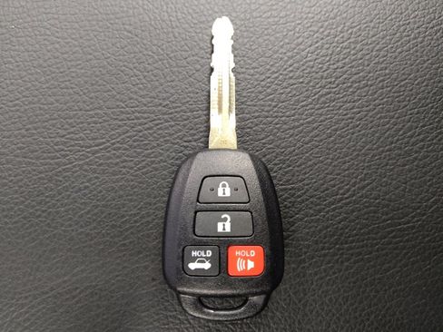 Used 2017 Toyota Camry XSE w/ Moonroof Package FWD image 32