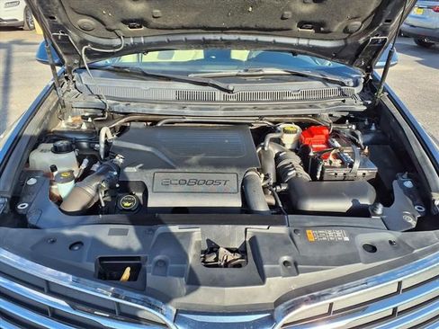 Used 2018 Lincoln MKT AWD w/ Technology Package image 3