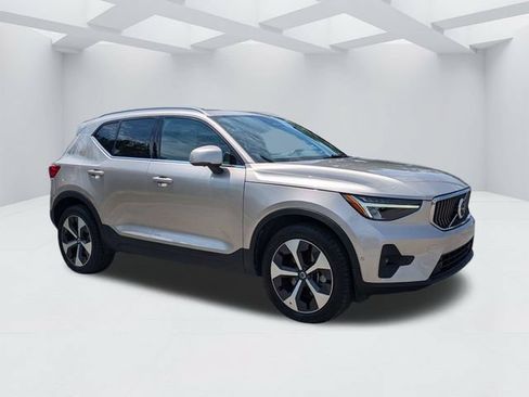 Certified 2024 Volvo XC40 B5 Plus AWD/4WD image 2
