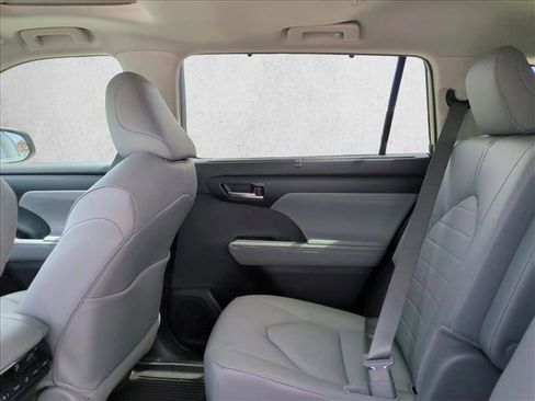 New 2026 Toyota Highlander XLE AWD/4WD image 15