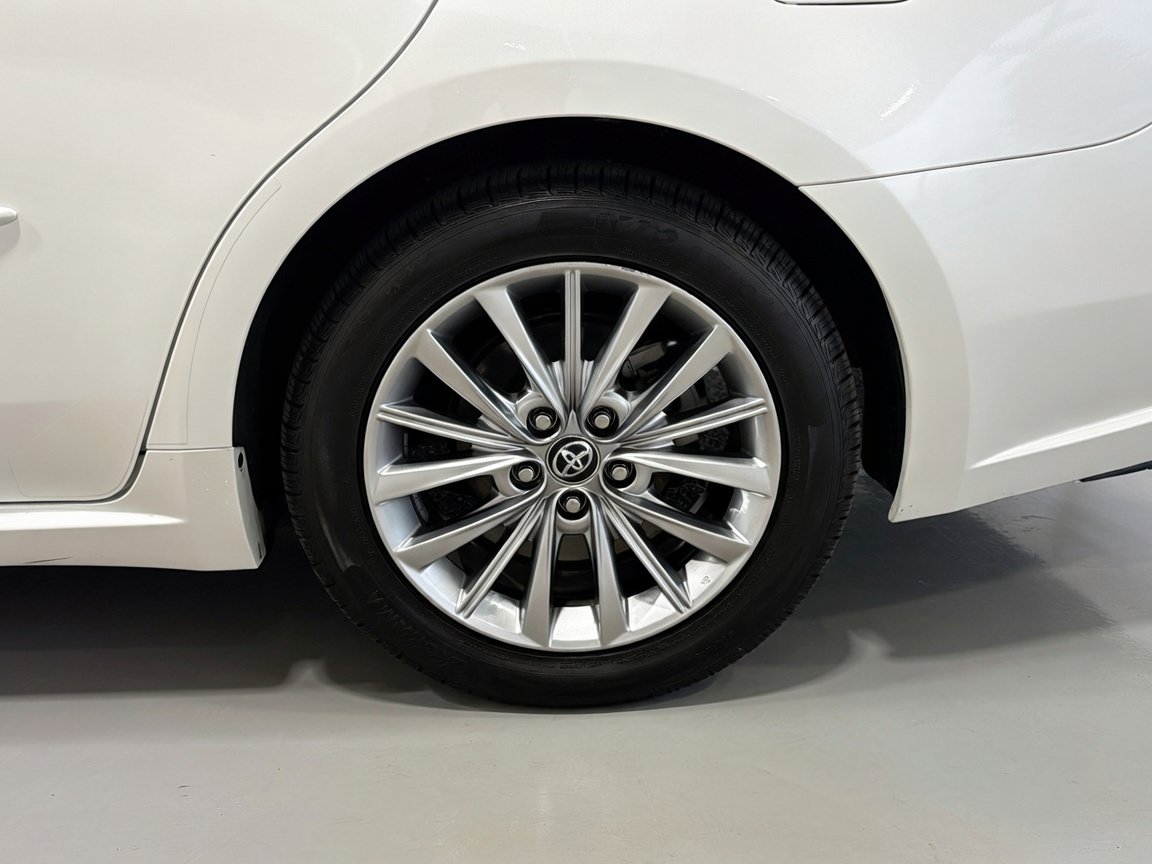 Used 2018 Toyota Avalon Limited FWD image 23