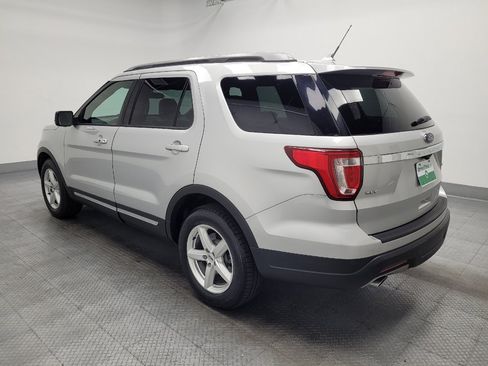 Used 2019 Ford Explorer XLT FWD image 3