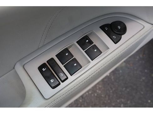 Used 2010 Buick Lucerne CXL FWD image 9