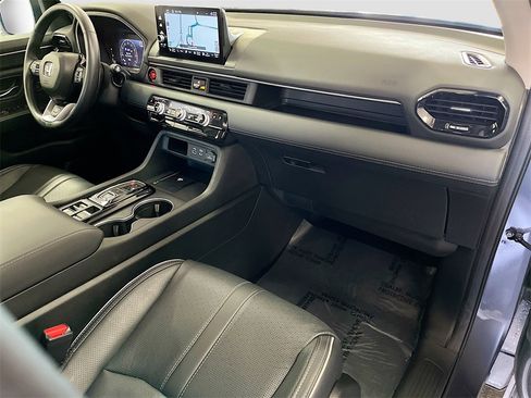 Used 2025 Honda Pilot Elite image 33