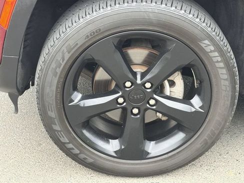 Used 2023 Jeep Grand Cherokee Altitude AWD/4WD image 8