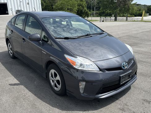 Used 2013 Toyota Prius Two FWD image 2