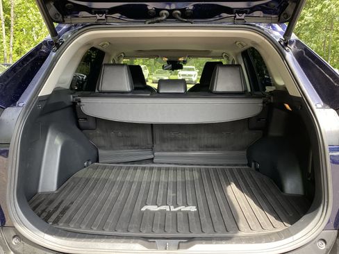 Used 2021 Toyota RAV4 XLE Premium AWD/4WD image 10