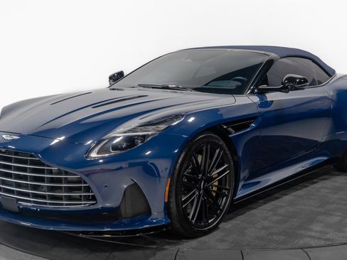 Used 2024 Aston Martin DB12 Convertible image 14