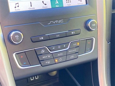 Used 2019 Ford Fusion SE image 27