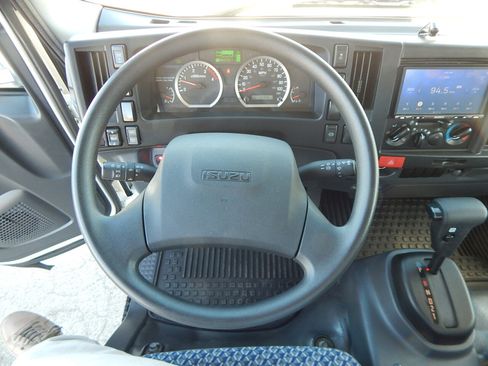 Used 2023 Isuzu NPR image 23