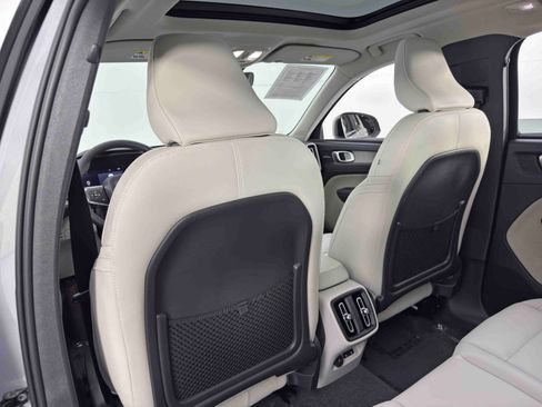 Used 2024 Volvo XC40 B5 Ultimate w/ Protection Package Premier image 38