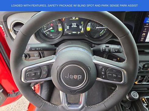 Used 2025 Jeep Wrangler Unlimited Sahara w/ Safety Group AWD/4WD image 18