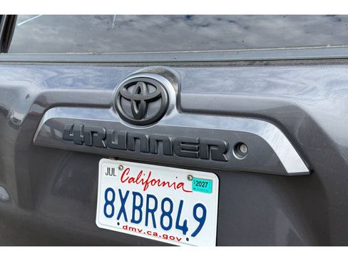 Used 2018 Toyota 4Runner SR5 Premium AWD/4WD image 7