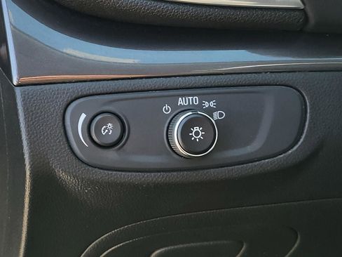 Used 2021 Buick Encore Preferred AWD/4WD image 19