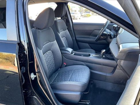 Used 2025 Nissan Kicks SV image 7