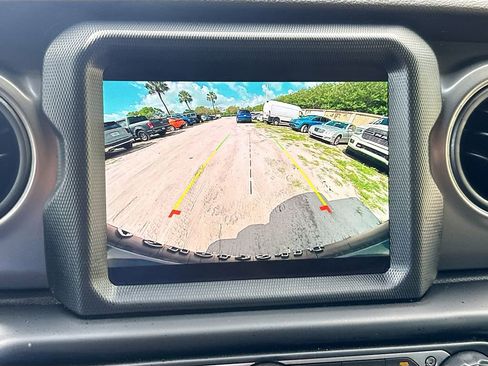 Used 2023 Jeep Wrangler Unlimited w/ 8.4" Radio Group image 15