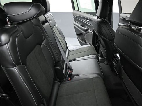 New 2025 Jeep Grand Cherokee L Altitude image 23