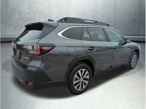 Used 2025 Subaru Outback Premium image 5