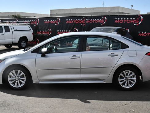 Used 2025 Toyota Corolla LE w/ LE Premium Package FWD image 4