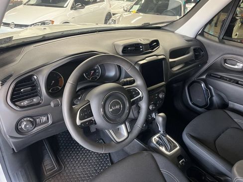 Used 2023 Jeep Renegade Altitude w/ Sun/Sound Group AWD/4WD image 31