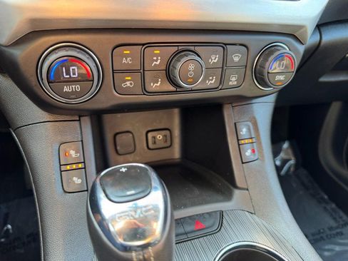 Used 2019 GMC Acadia SLT w/ LPO, Floor Liner Package AWD/4WD image 18