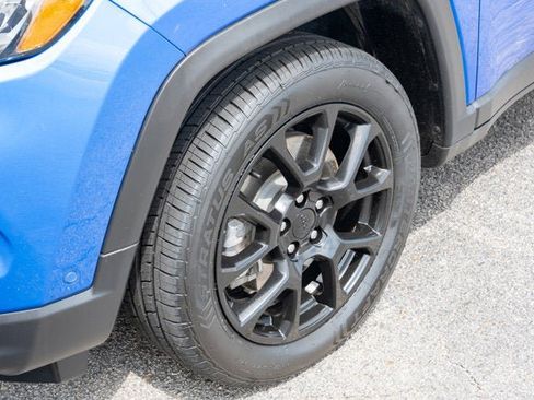 Certified 2023 Jeep Compass Latitude w/ Convenience Group AWD/4WD image 9
