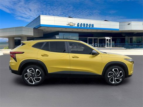 Used 2024 Chevrolet Trax RS w/ Sunroof Package image 4