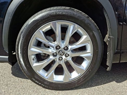 Used 2022 Toyota Highlander Limited image 9