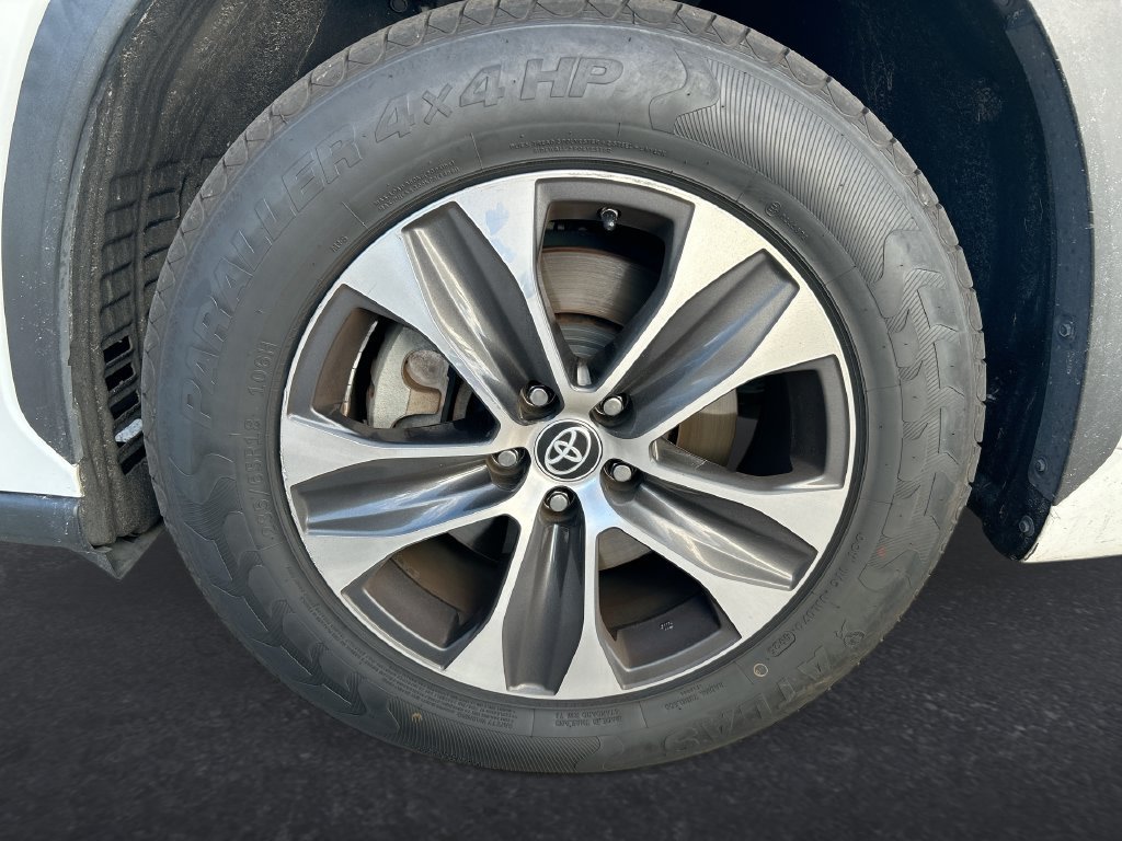 Used 2022 Toyota Highlander XLE FWD image 10