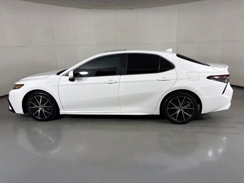 Used 2024 Toyota Camry SE w/ Convenience Package FWD image 5