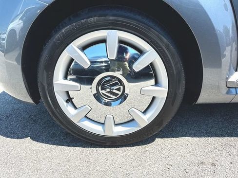Used 2019 Volkswagen Beetle 2.0T SE FWD image 32