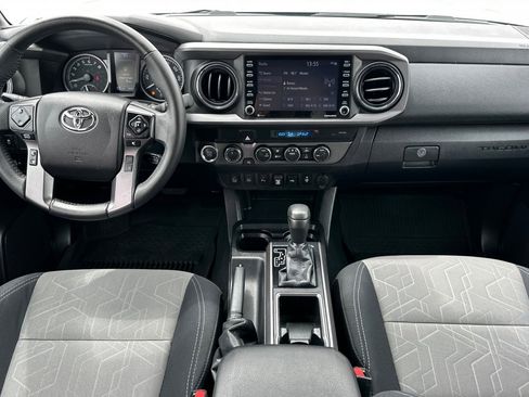 Used 2021 Toyota Tacoma TRD Off-Road w/ Technology Package AWD/4WD image 12
