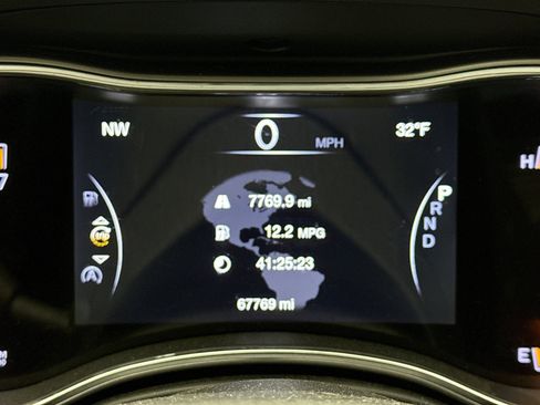 Used 2018 Jeep Grand Cherokee Limited image 9