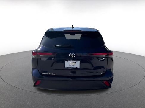 Used 2025 Toyota Highlander LE image 12