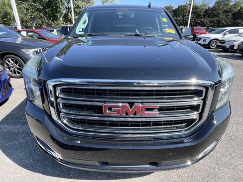Used 2017 GMC Yukon SLT AWD/4WD image 2