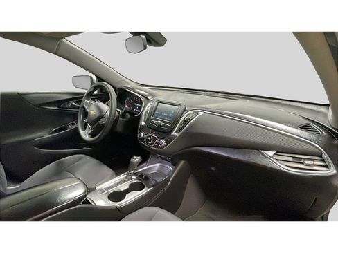 Used 2017 Chevrolet Malibu LT FWD image 18