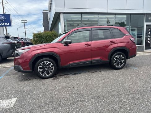 Used 2025 Subaru Forester Premium AWD/4WD image 5