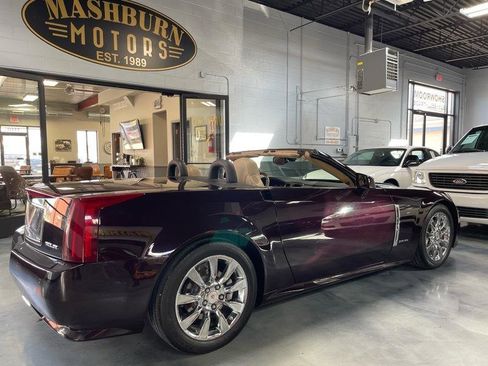 Used 2009 Cadillac XLR image 11