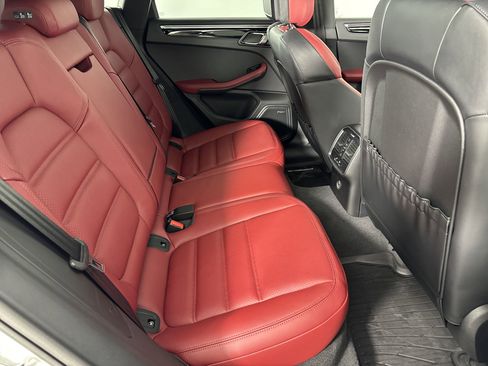 Certified 2025 Porsche Macan image 28
