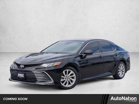 Used 2022 Toyota Camry LE image 1