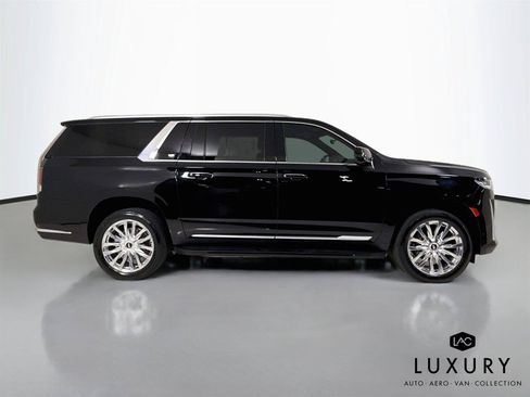 Used 2024 Cadillac Escalade ESV Premium Luxury AWD/4WD image 5