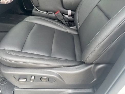 Used 2026 GMC Sierra 1500 SLT AWD/4WD image 10
