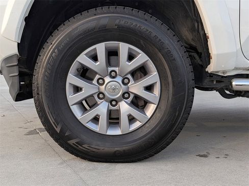 Used 2019 Toyota Tacoma SR5 image 9